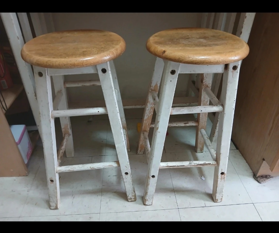 Set of Two Wooden Bar Stools only 10$🏈 - photo 2