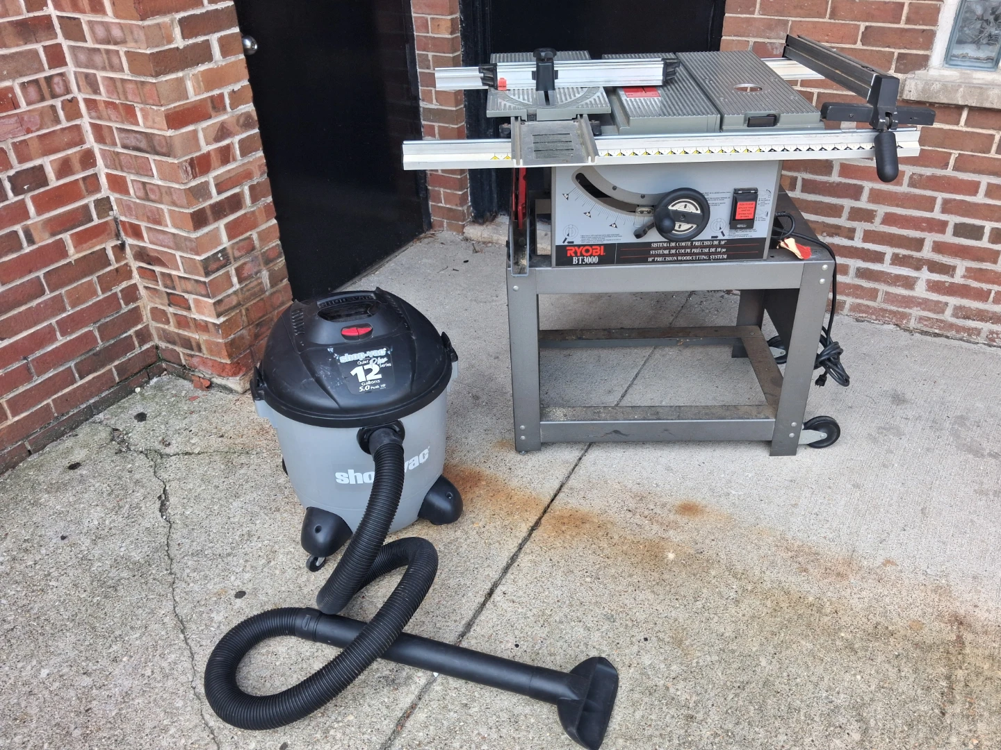Ryobi BT3000 10-inch Table Saw & 12 gallon shop vac