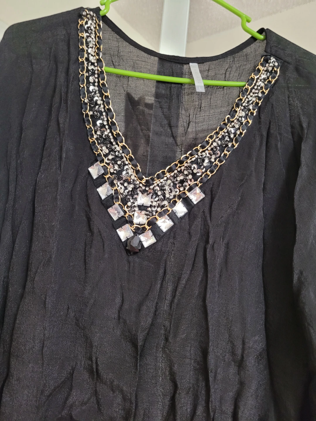 Blac🏈k Embellished V-Neck Blouse