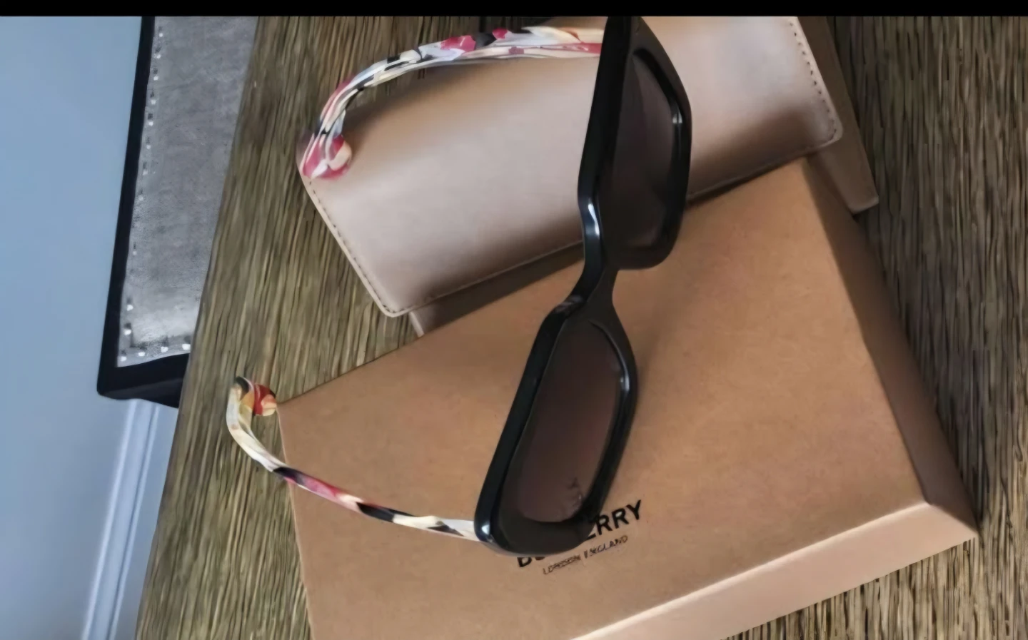 Burberry Sunglasses - photo 2