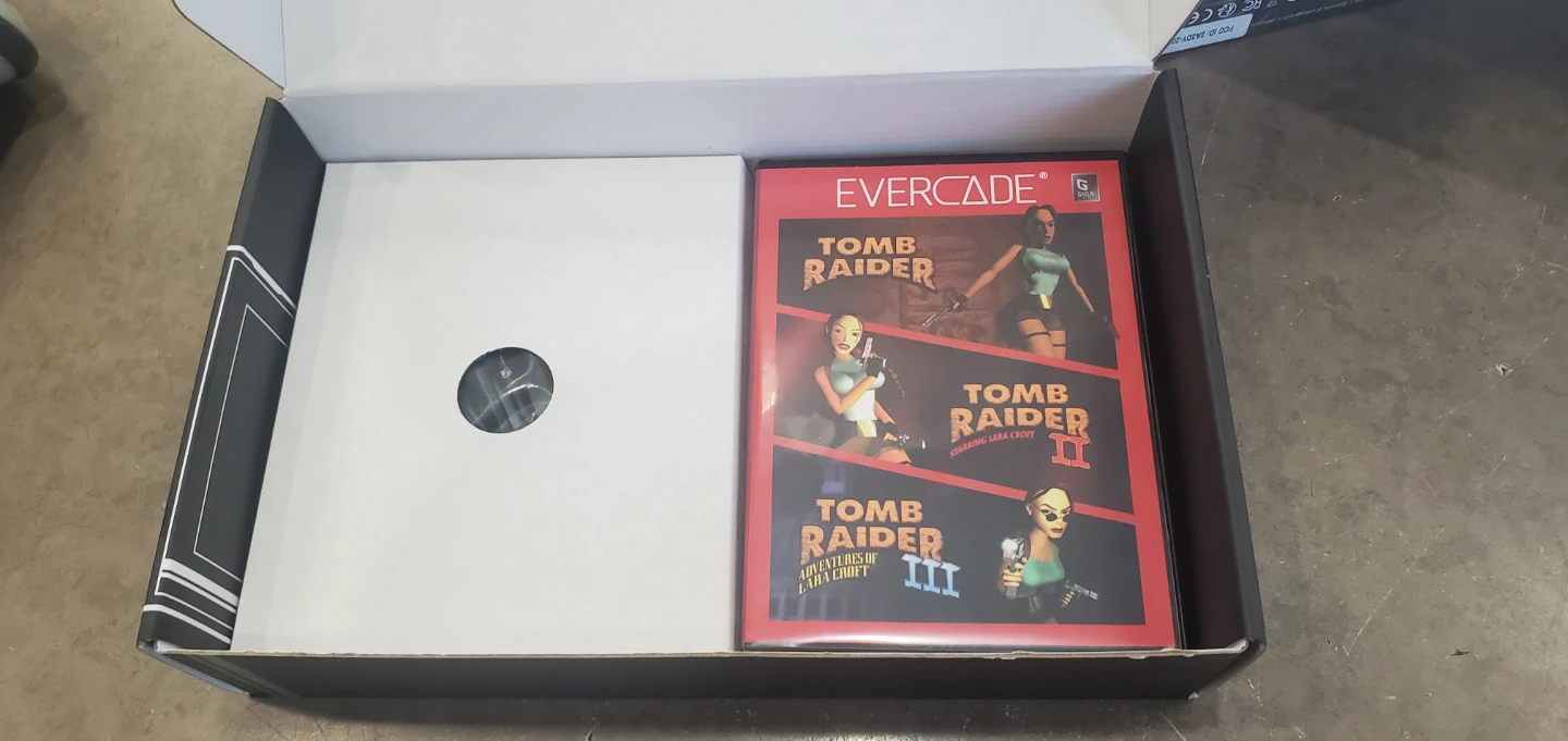 Evercade EXP-R Handheld Console with Tomb Raider Collection - photo 4