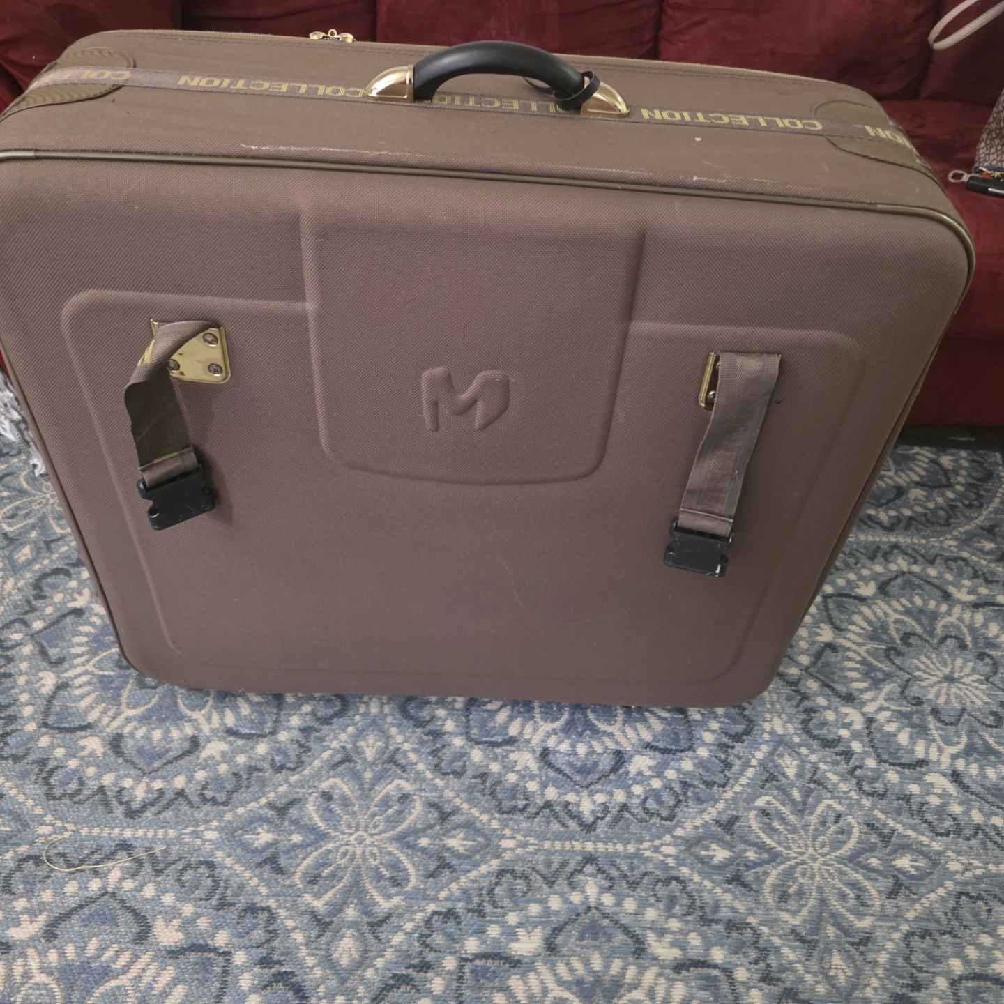 Mondo Collection Large Brown Rolling Suitcase