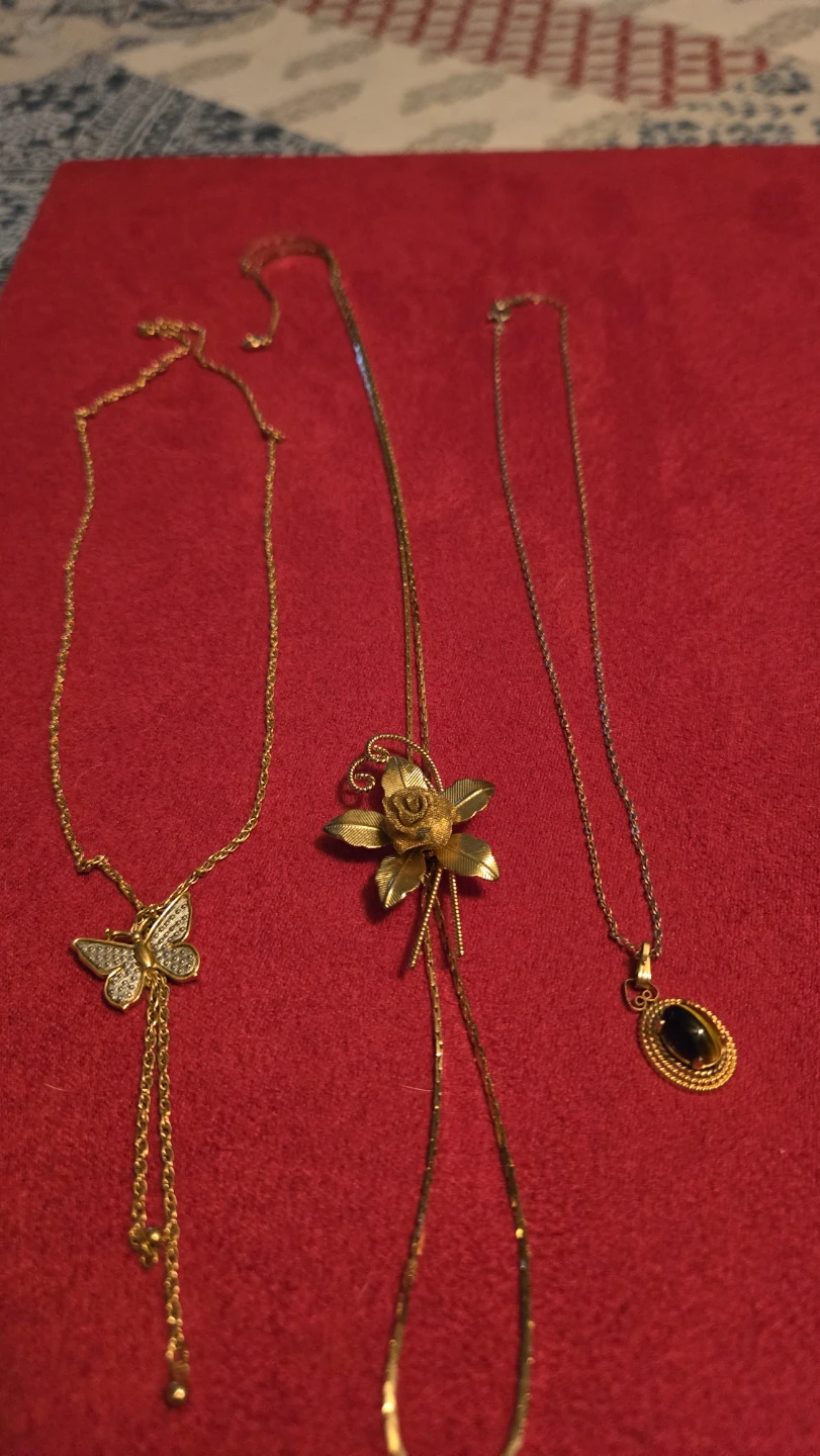 Set of 3 gold-tone necklaces