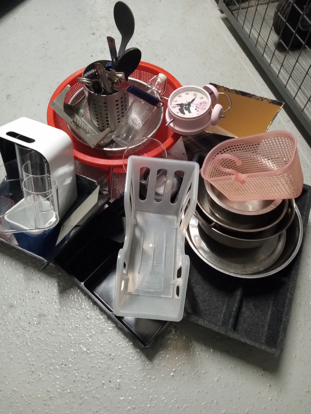 Assorted household n Kitchen Items bundle $20, moving sales.