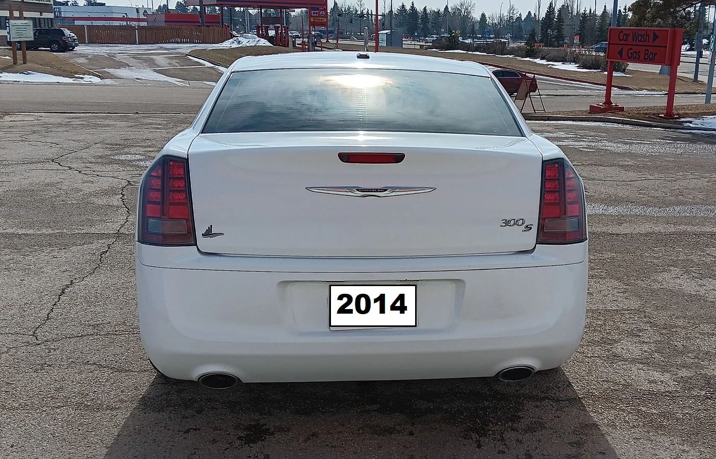2014 Chrysler 300-S RWD - photo 4