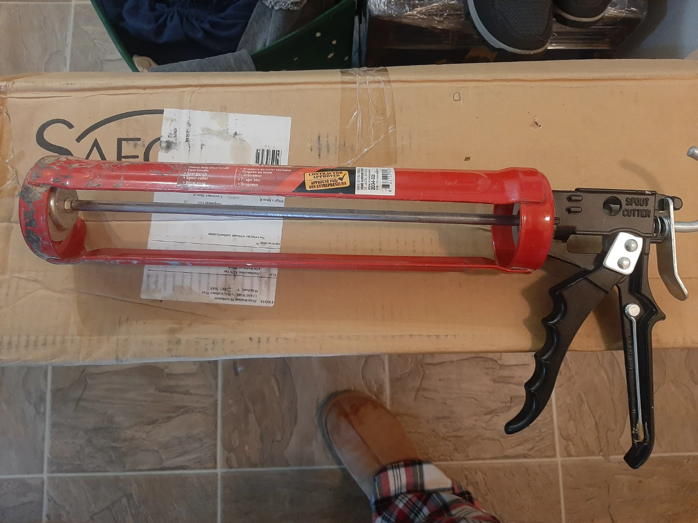 Home Hardware 13-inch Caulking Gun - photo 3