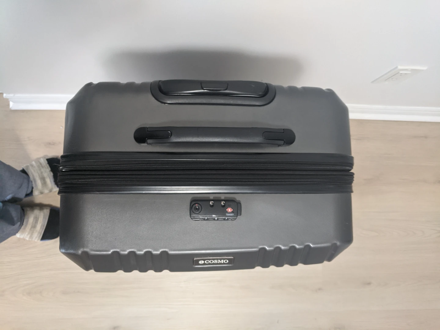 Cosmo Hardside Spinner Luggage - photo 4