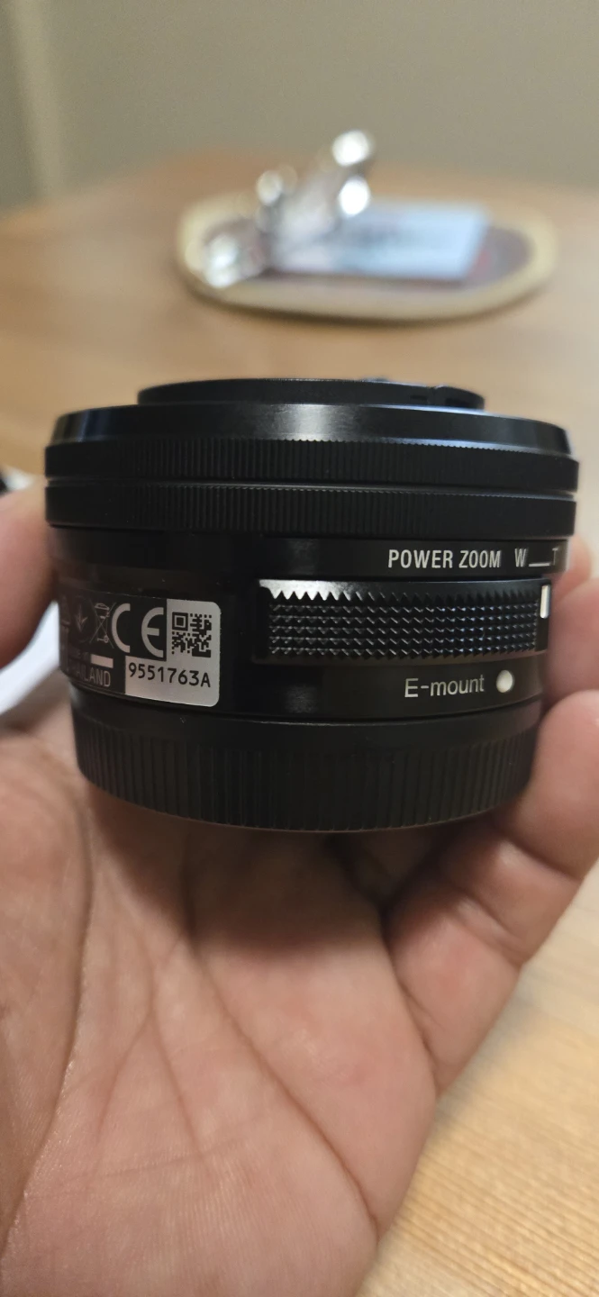 Sony E PZ 16-50mm f/3.5-5.6 OSS Lens - photo 3