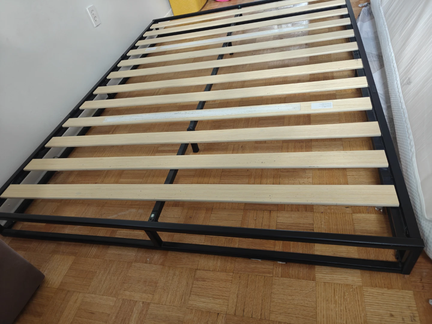 Zinus Metal Bed Frame with Wooden Slats - photo 2