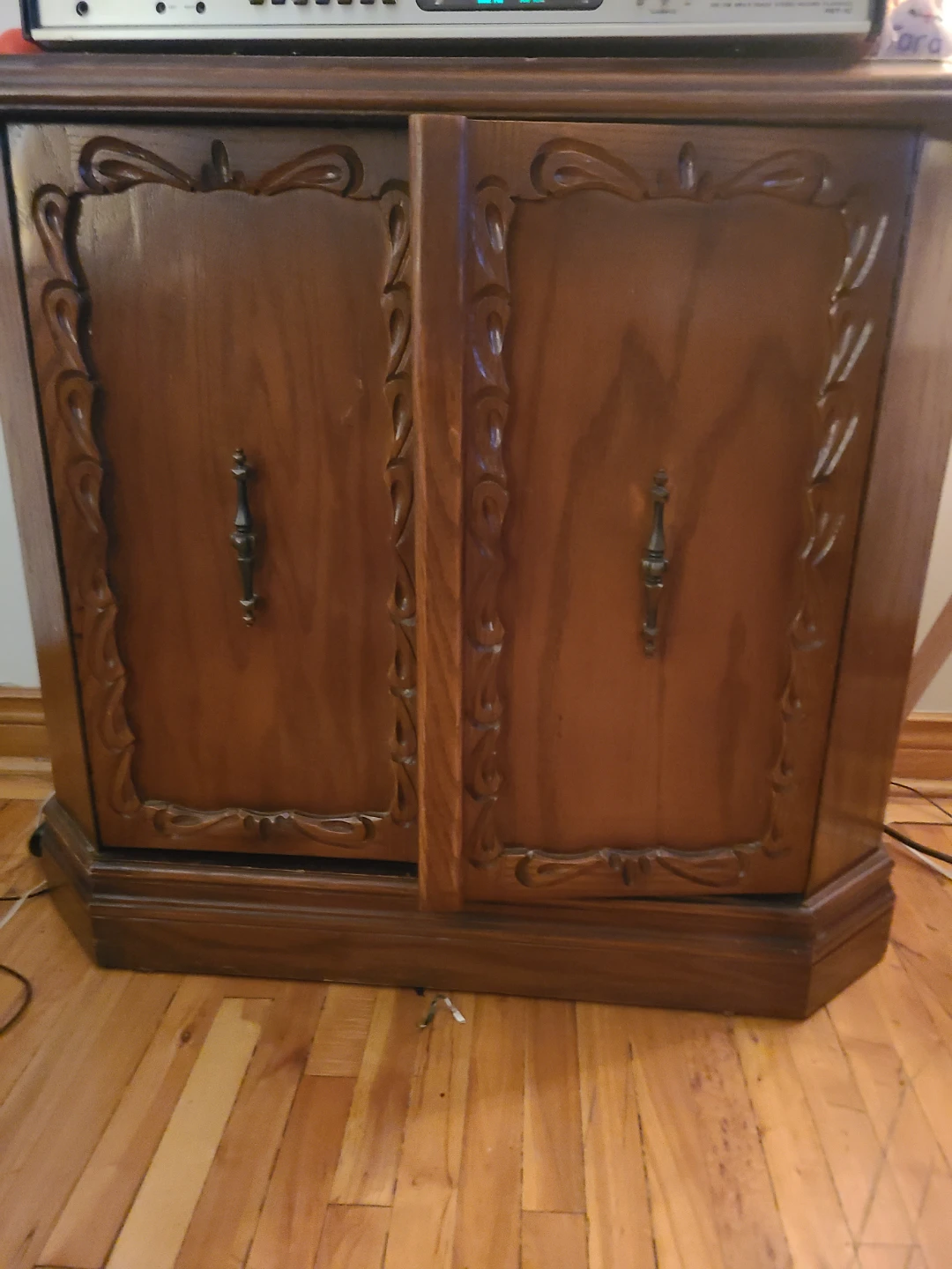 Vintage Carved Wood 2-Door Storage Cabinet / Record Cabinet - photo 4