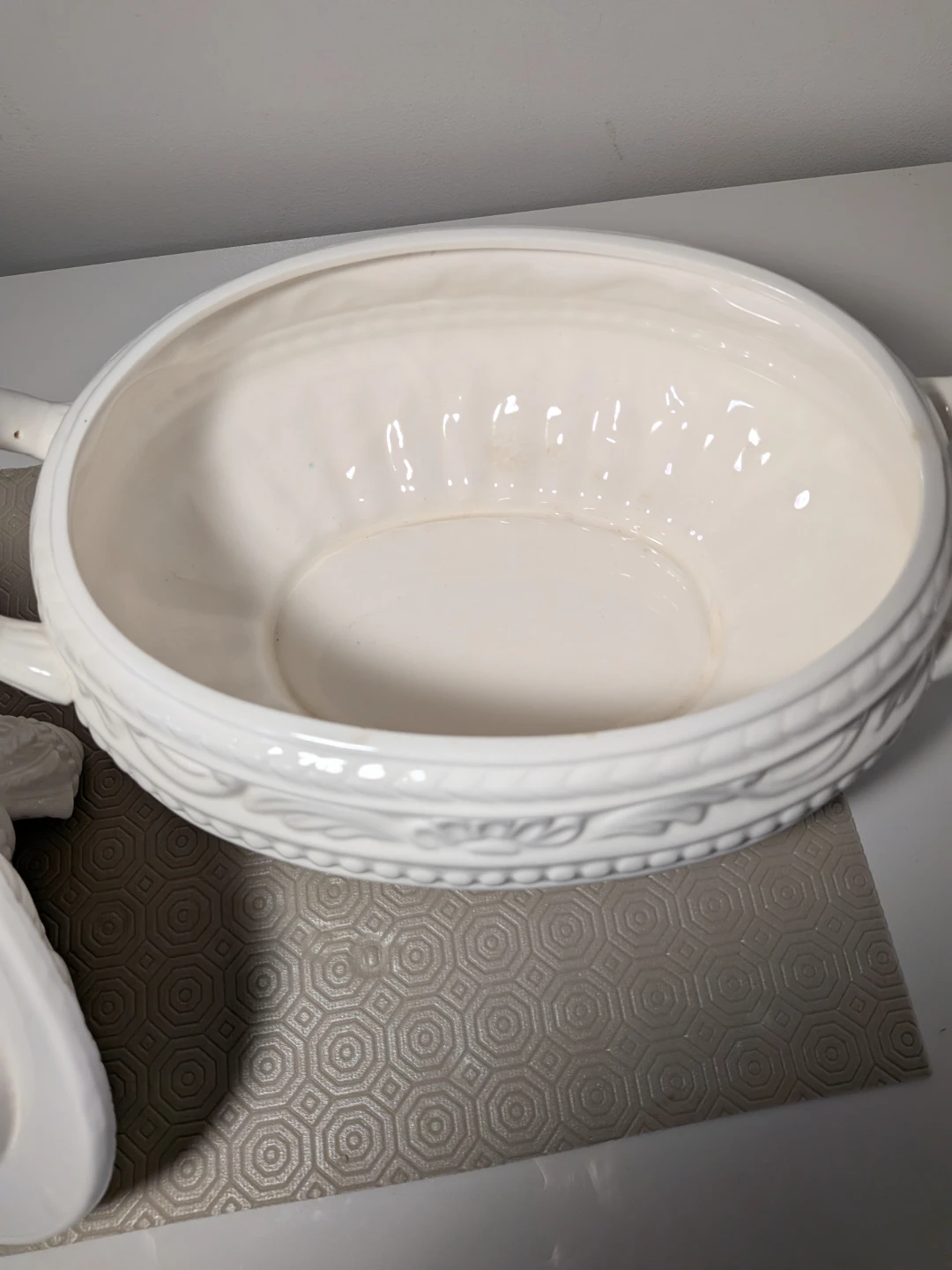 White Ceramic Tureen with Lid - photo 3