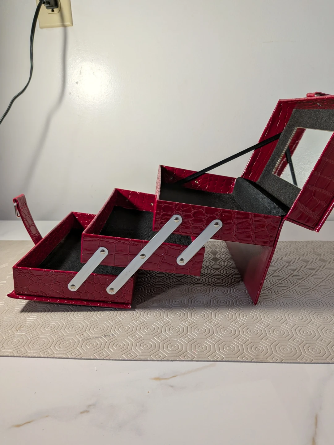 Red Faux Crocodile Cosmetic Train Case - photo 4
