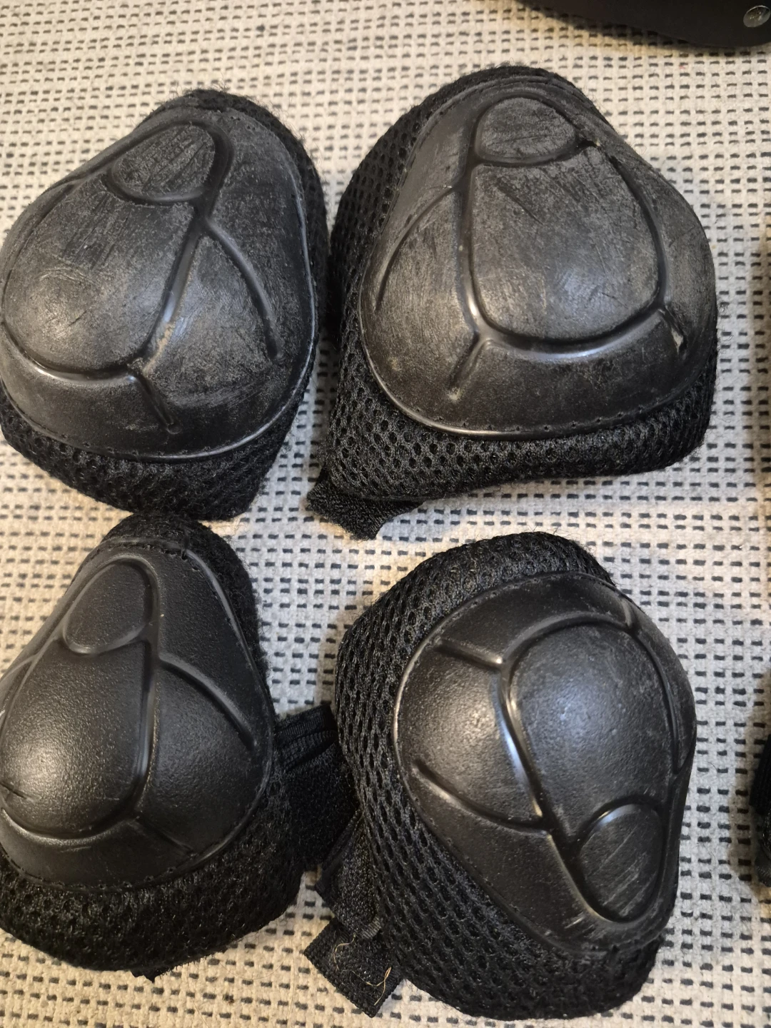 Kids Safety Helmet and Protective Gear Set - photo 3