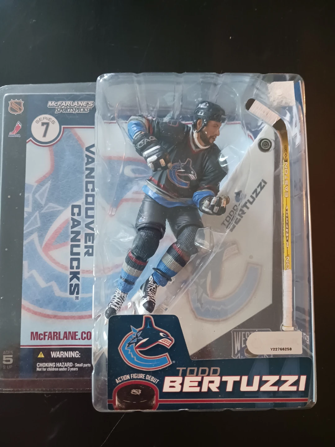 Canucks Jersey and collectibles - photo 5
