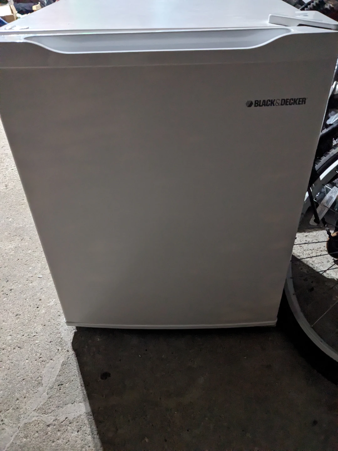 Black & Decker 2.7 cu.ft. Mini Fridge - photo 2