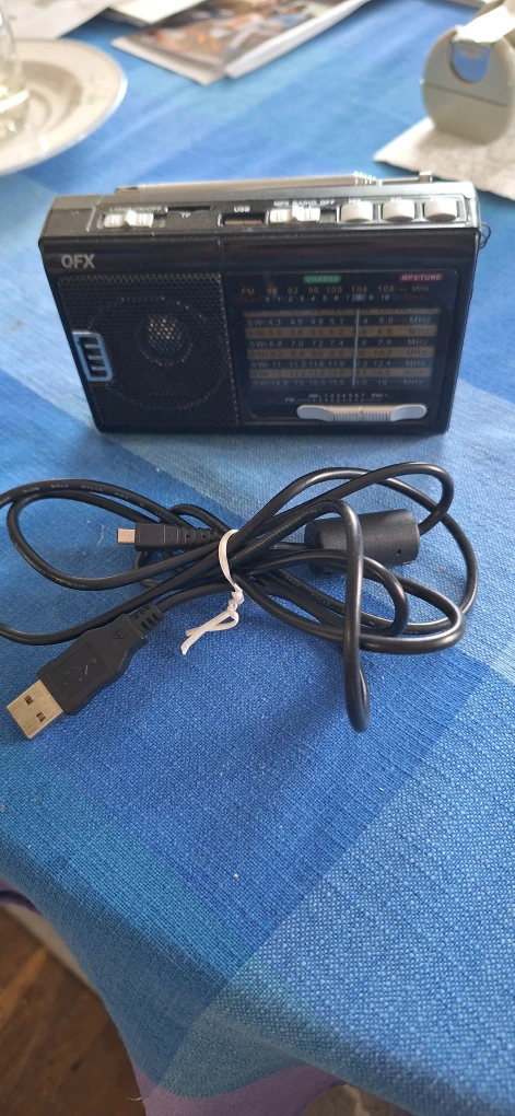 QFX Portable AM/FM Radio - photo 2