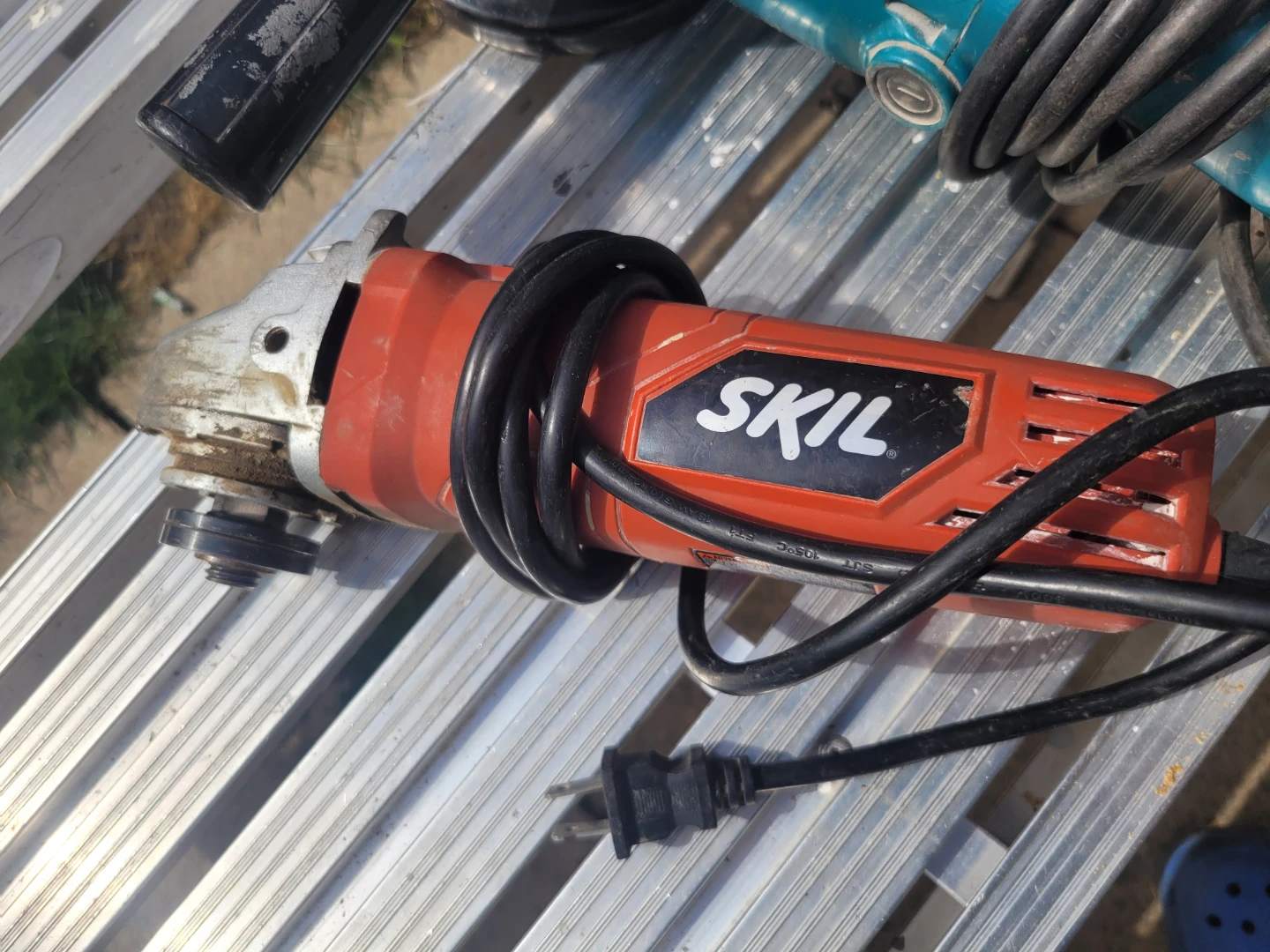 Makita 9005B and Skil Angle Grinders - photo 3