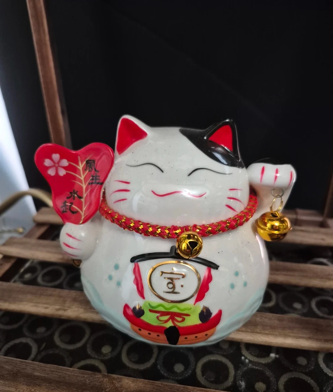 Ceramic Maneki-Neko Lucky Cat Figurine - photo 2