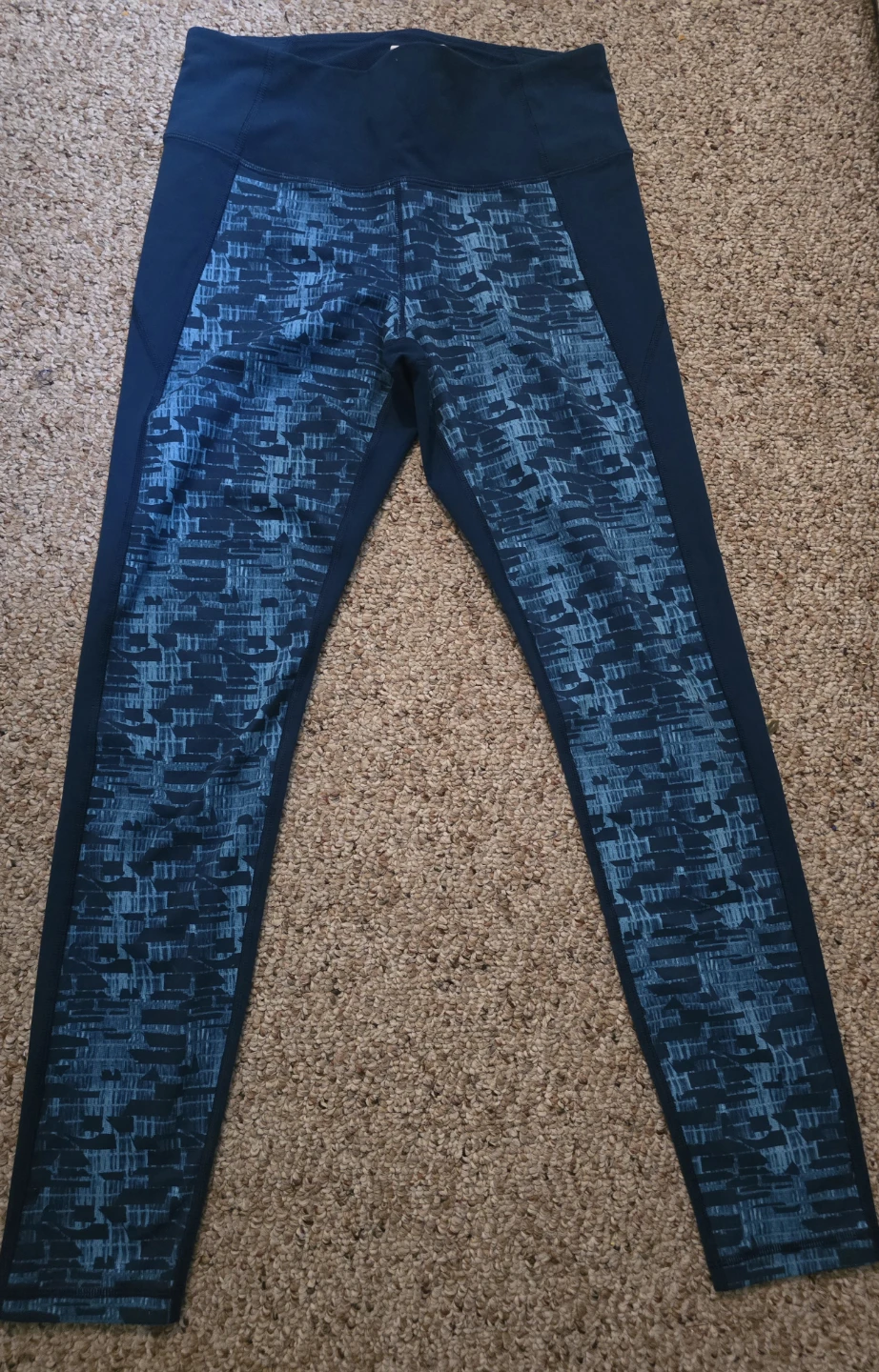 Under Armour Athletic Leggings - size M