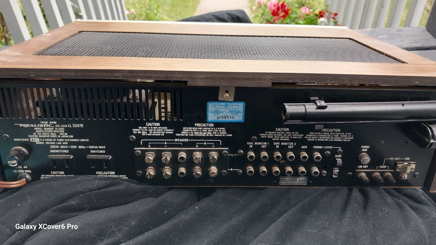 Realistic STA-225B AM-FM Stereo Receiver - photo 2