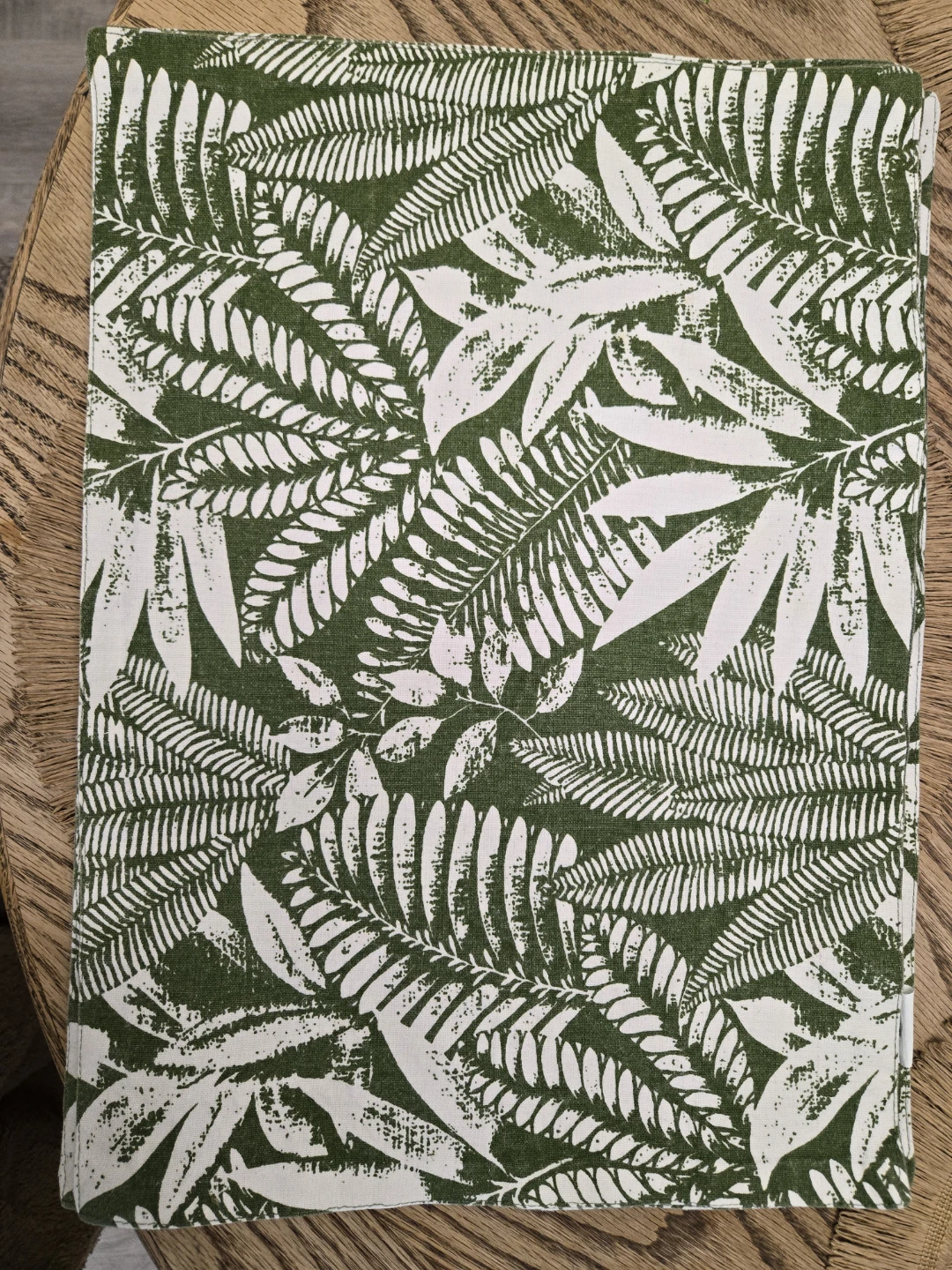 4 Green/White Leaf sqaure placemats