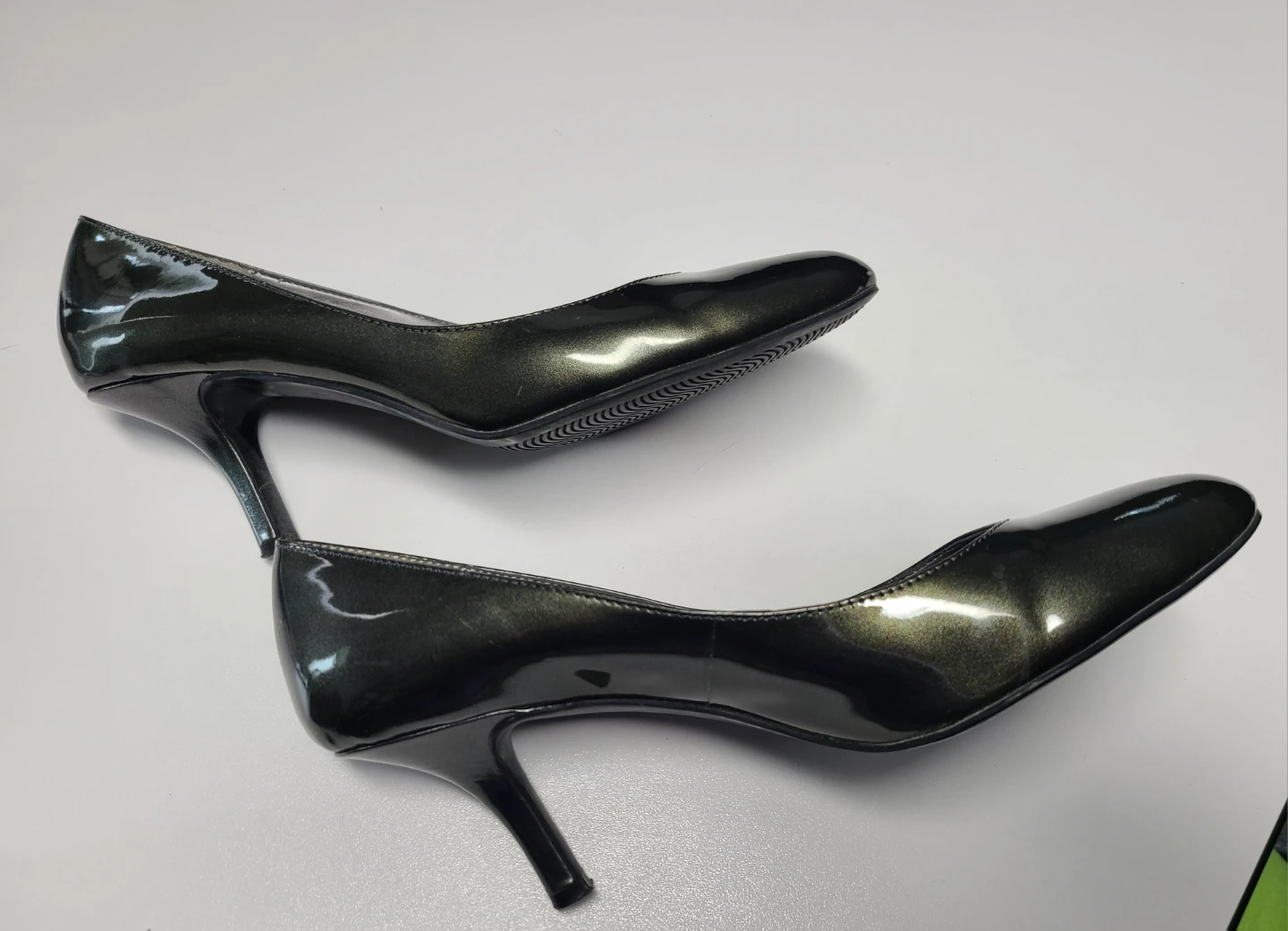 Liz Claiborne Silver Heels Size 9M - photo 2