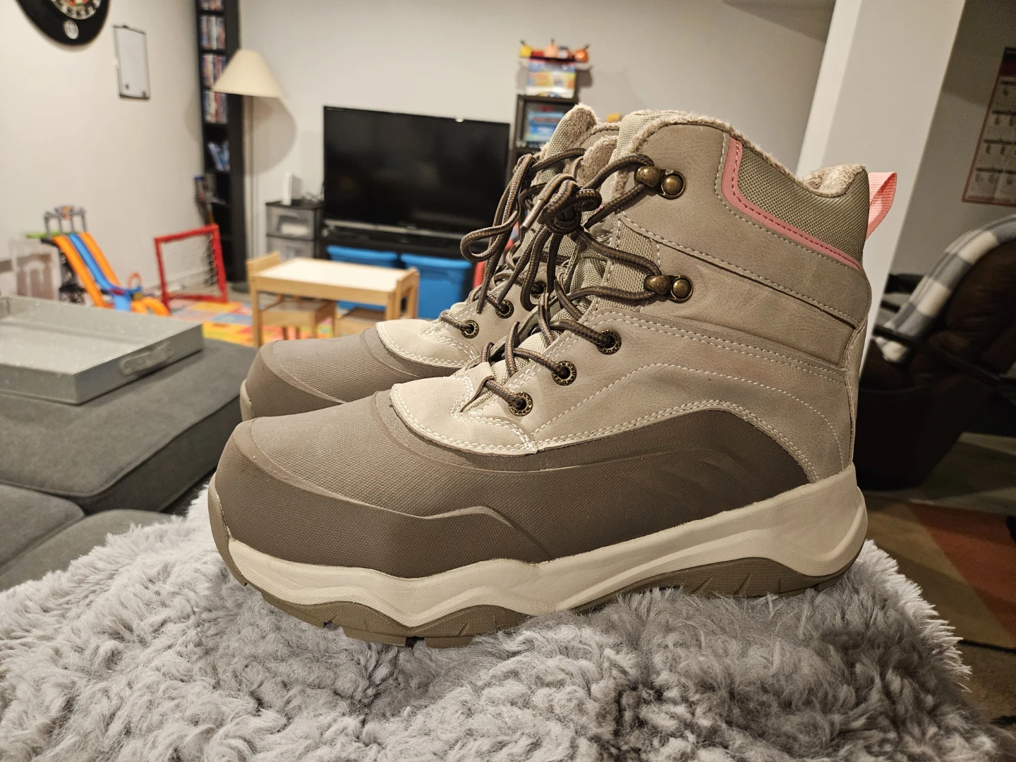 Khombu Winter Boots Size 10