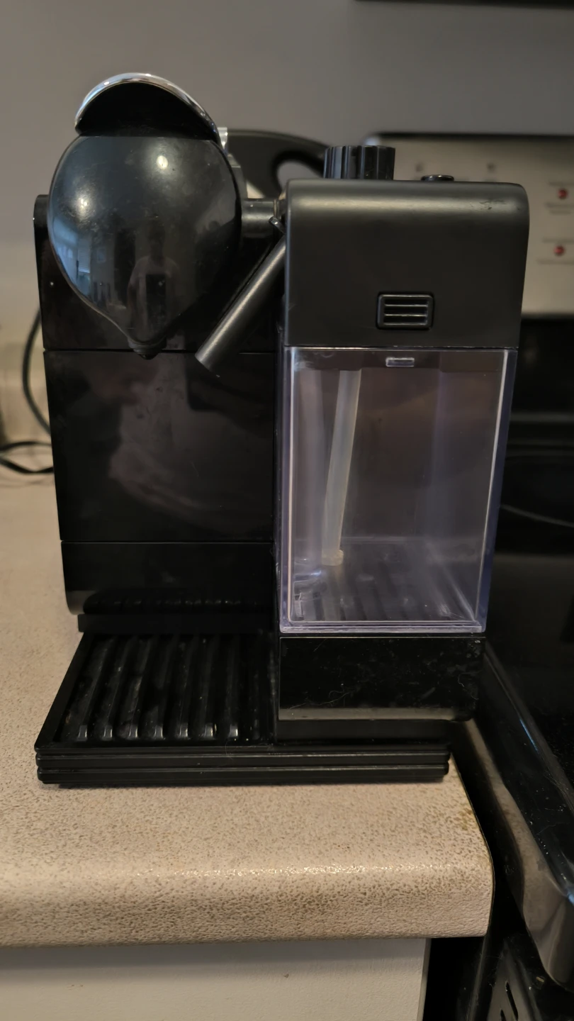 DeLonghi Nespresso Lattissima Coffee Machine - photo 2
