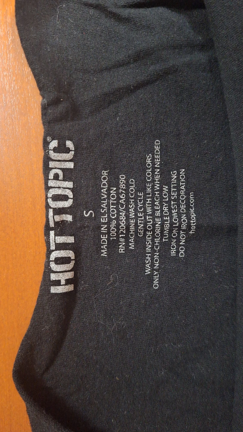 Off shoulder graphic tee - Hot Topic - photo 3