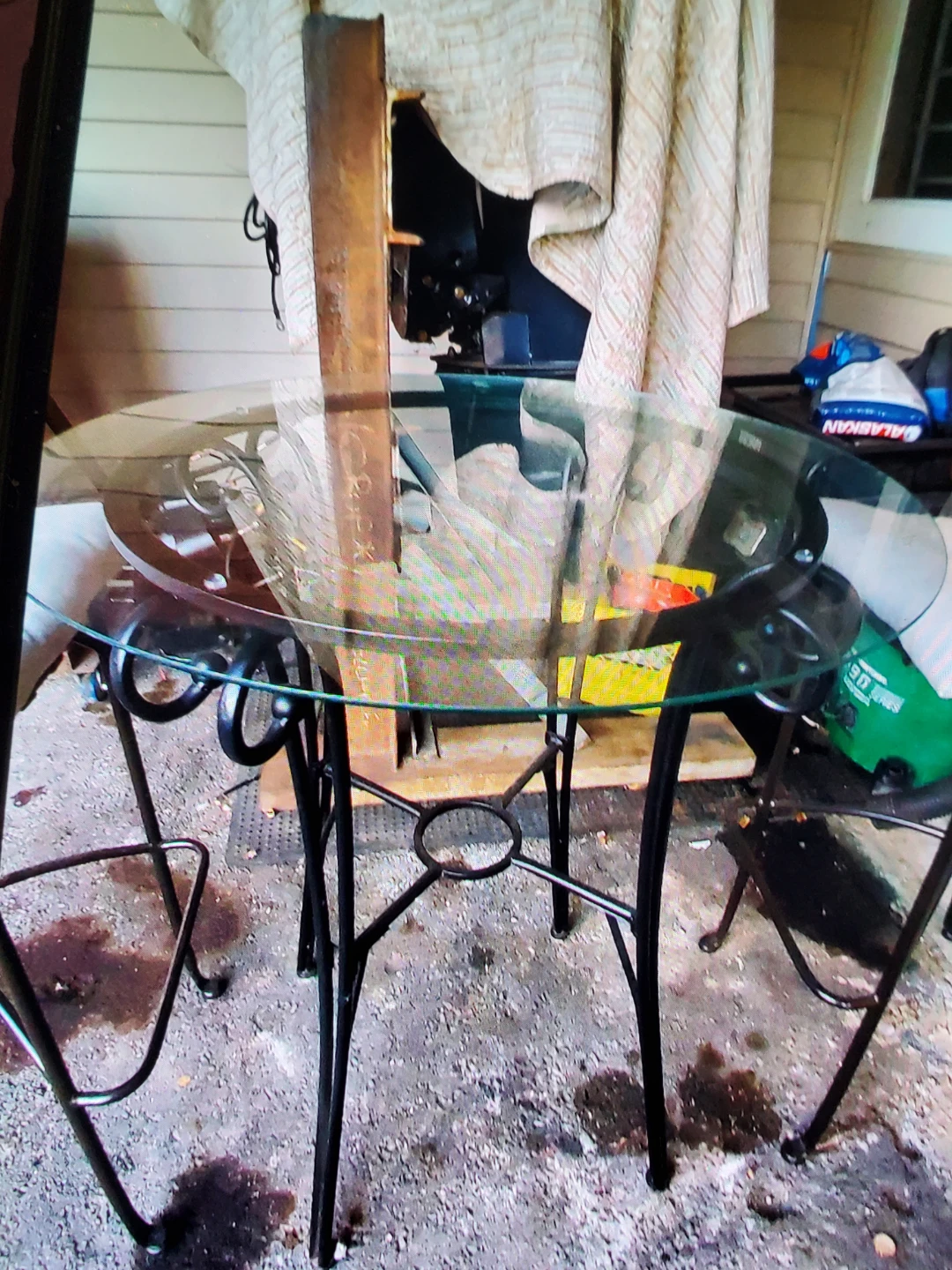 Wrought iron Bistro set with 2 chairs