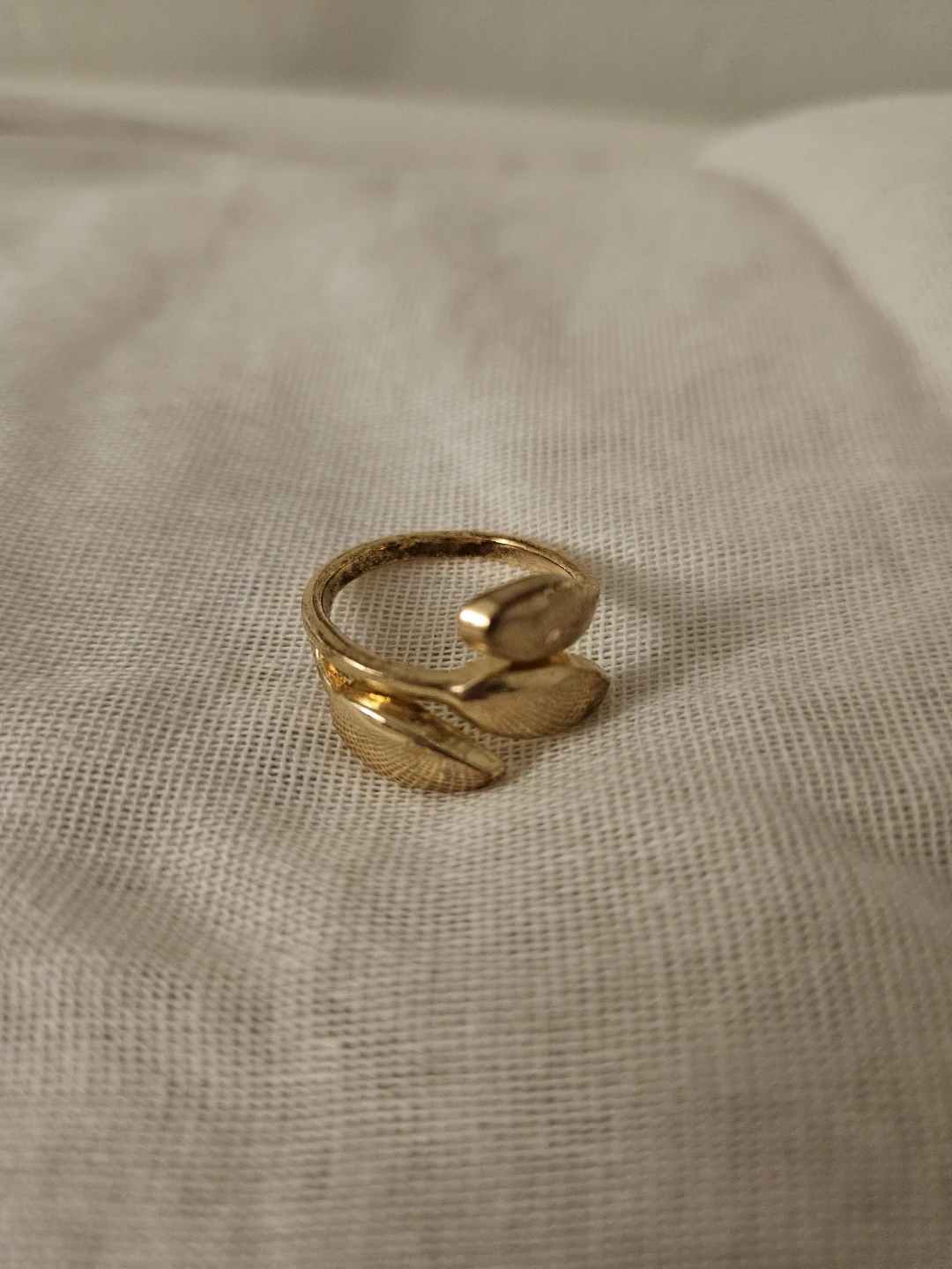 Gold-tone leaf design ring