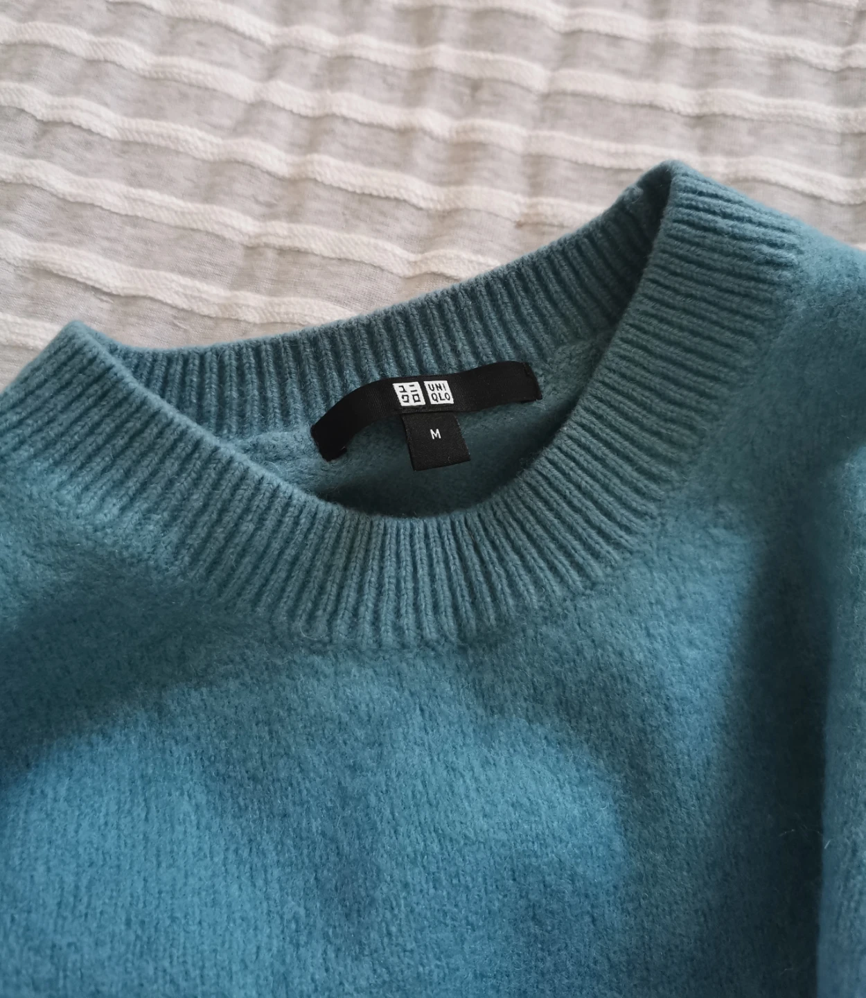 Uniqlo 100% Wool Sweater size Medium - photo 3