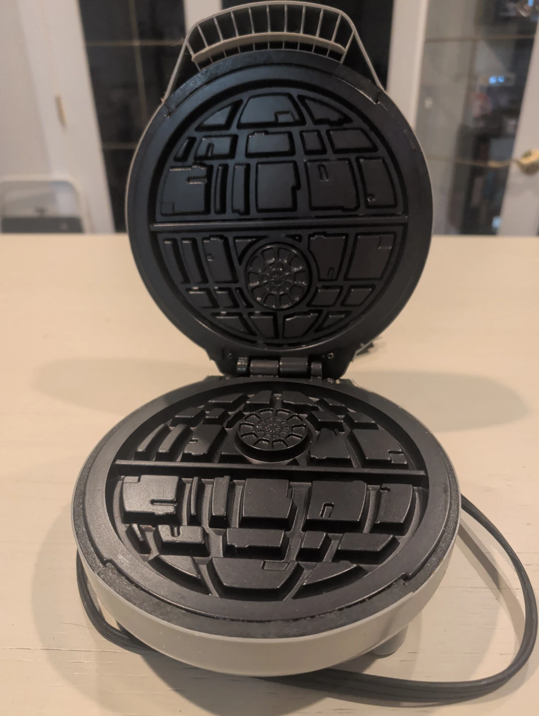 Star Wars Death Star Waffle Maker - photo 2