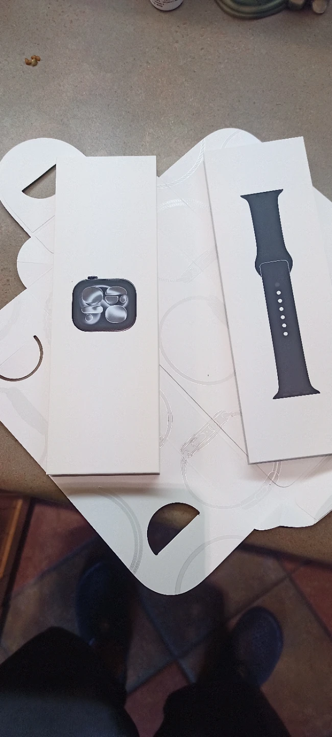 BNIB Apple Watch series 11 - photo 3
