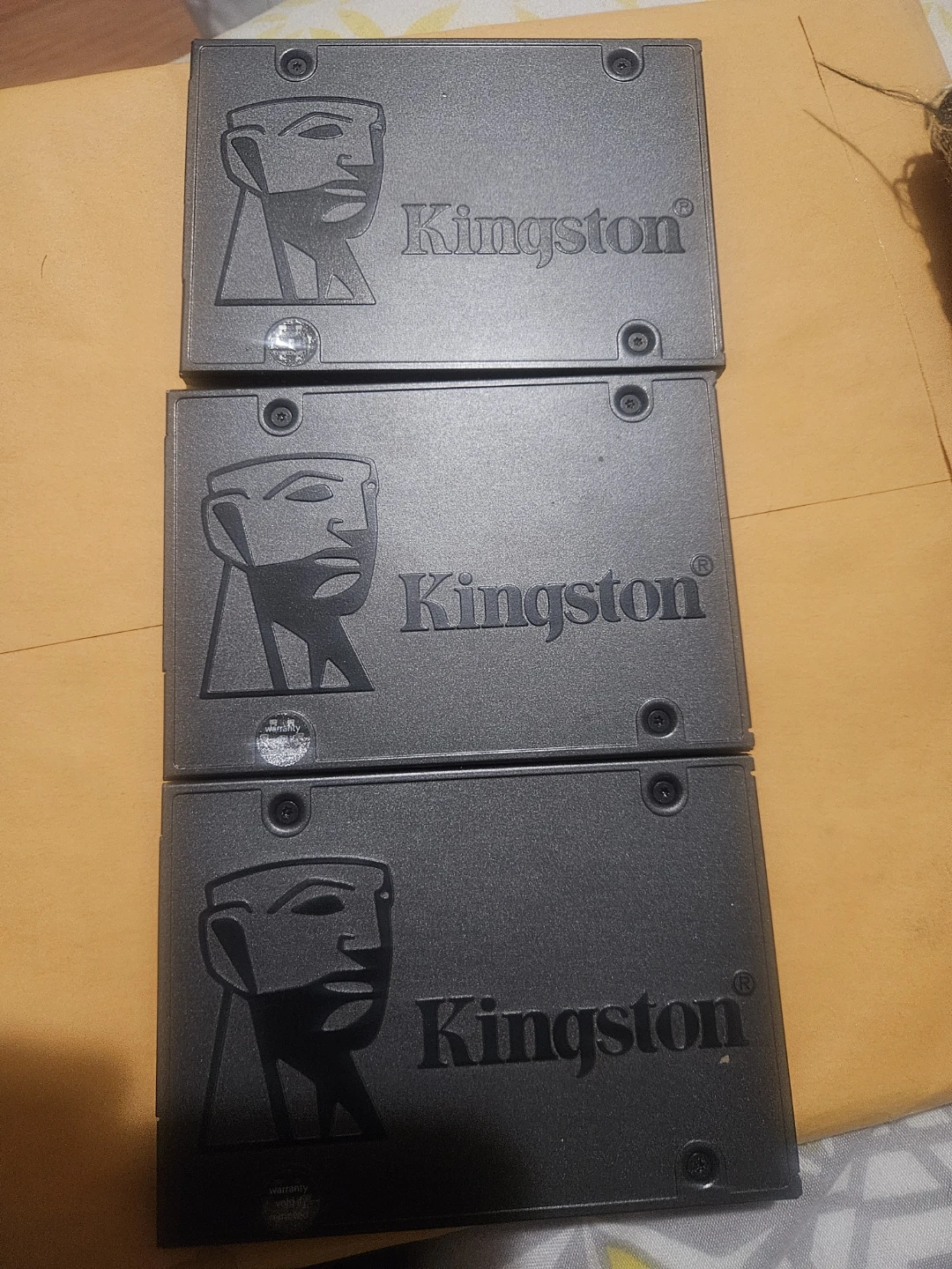3 Kingston 2.5-inch SSDs