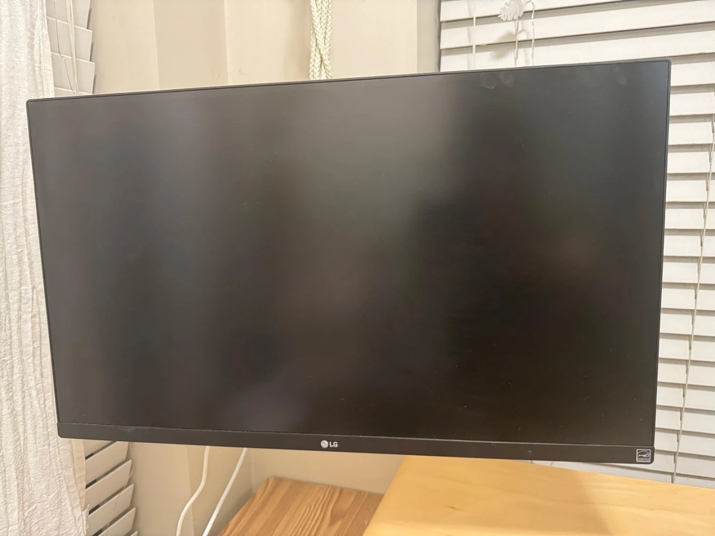 LG 27" 4K Monitor, Monitor Arm & Reinforcement Plate⁠