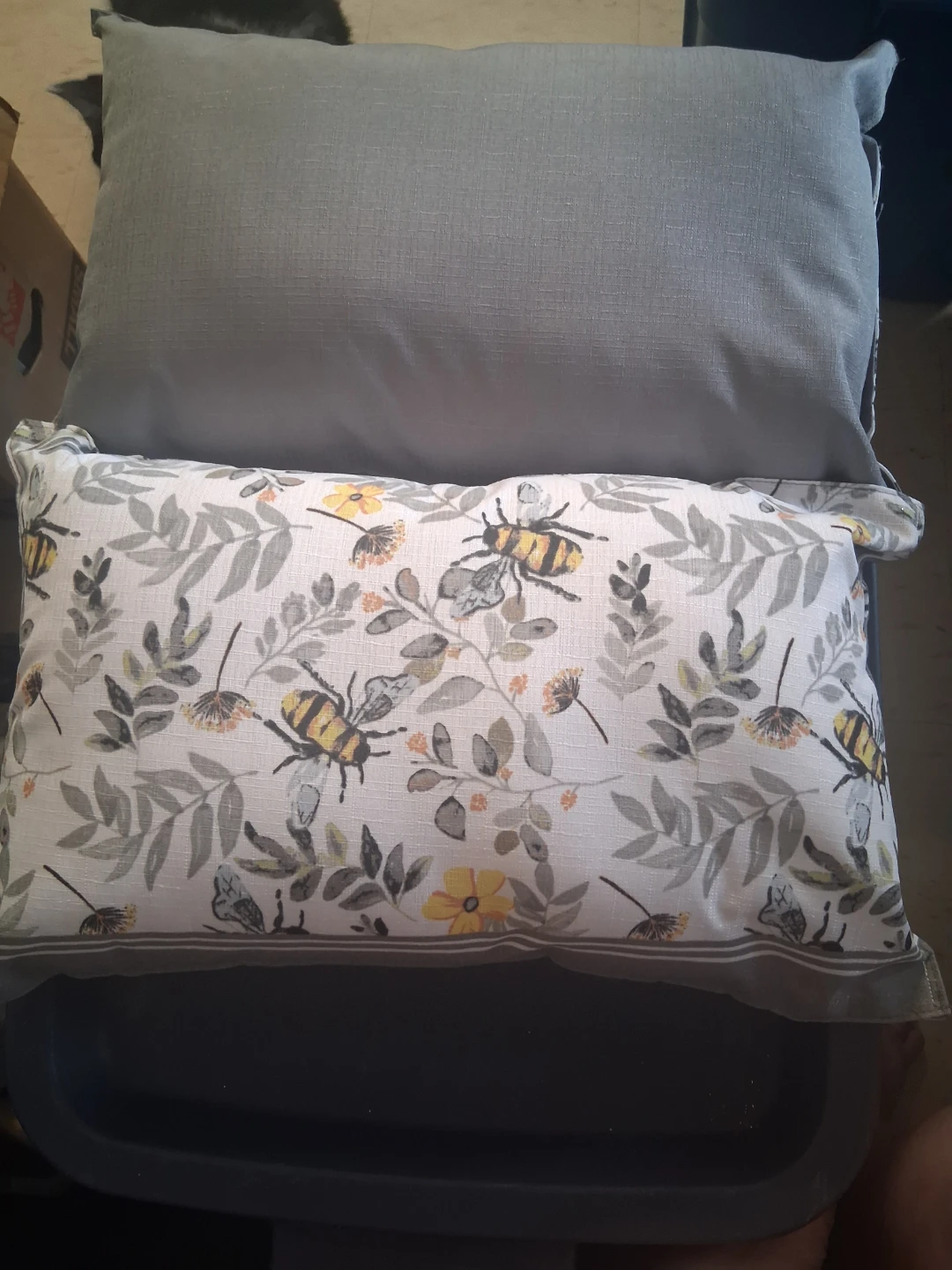 Decorative pillows - photo 5