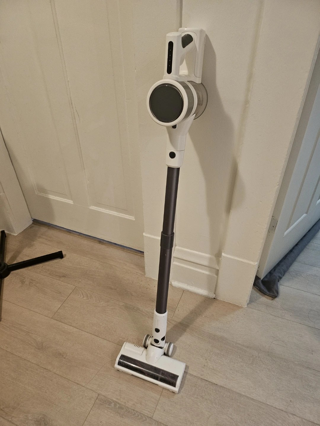 White Cordless Stick Vacuum Cleaner