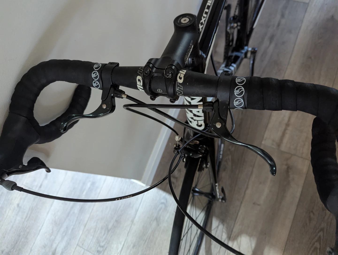 Giant road bike. Like new. Defy 3. XL frame - photo 4
