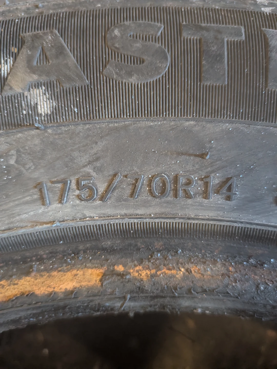 Motomaster Hydra Edge 175/70R14 Tire