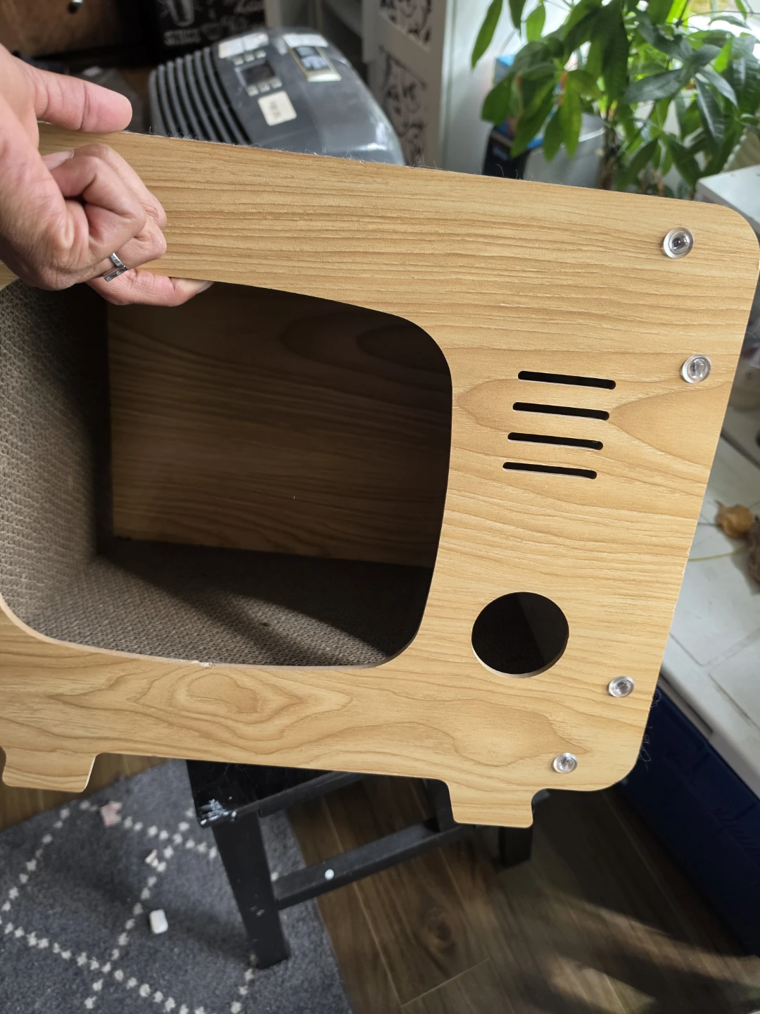 Cat scratch furniture - photo 2