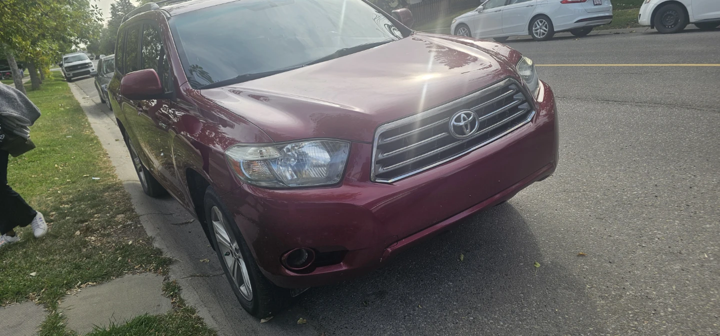 Red Toyota Highlander Sport V6 AWD SUV - photo 3