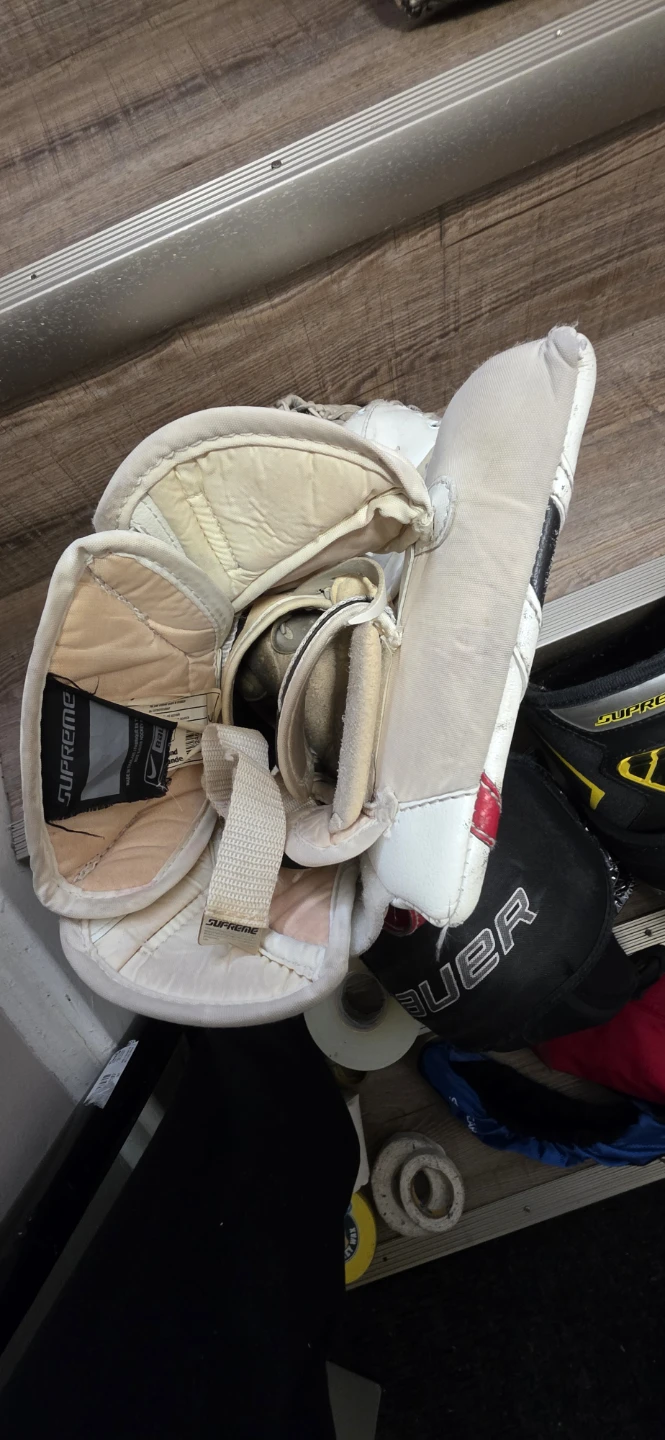 Bauer Supreme Hockey Goalie Catcher Glove - photo 4
