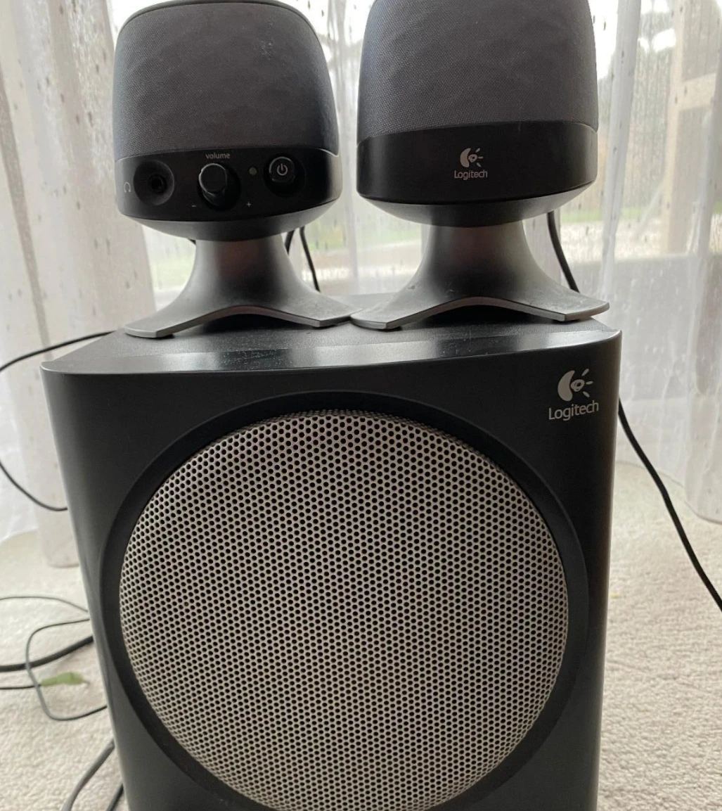 Logitech X-220 2.1 Speaker System