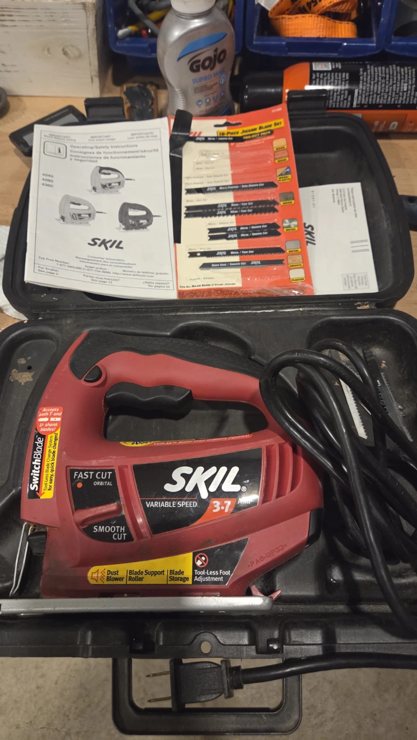 SKIL 3.7 Amp Orbital Jigsaw with Blade Set