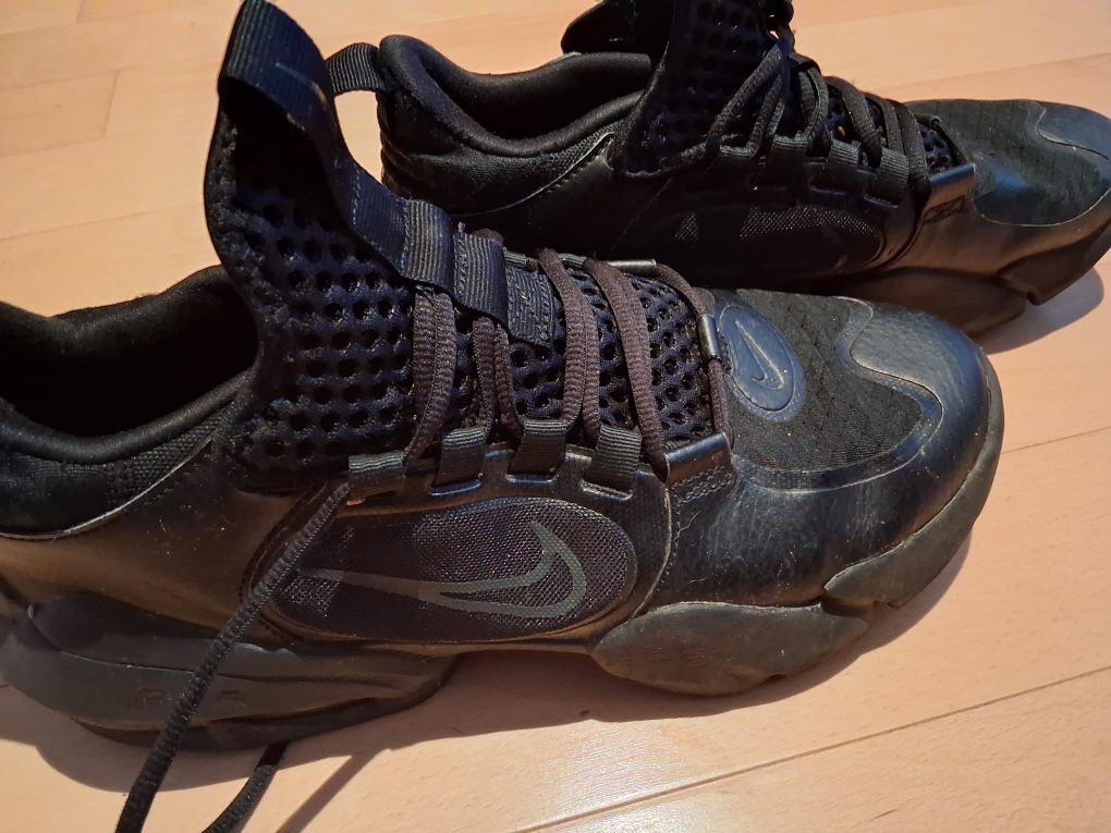 Nike Air Max sneakers in black - photo 2