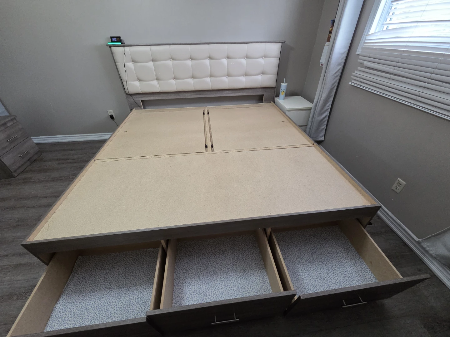 King size Bed