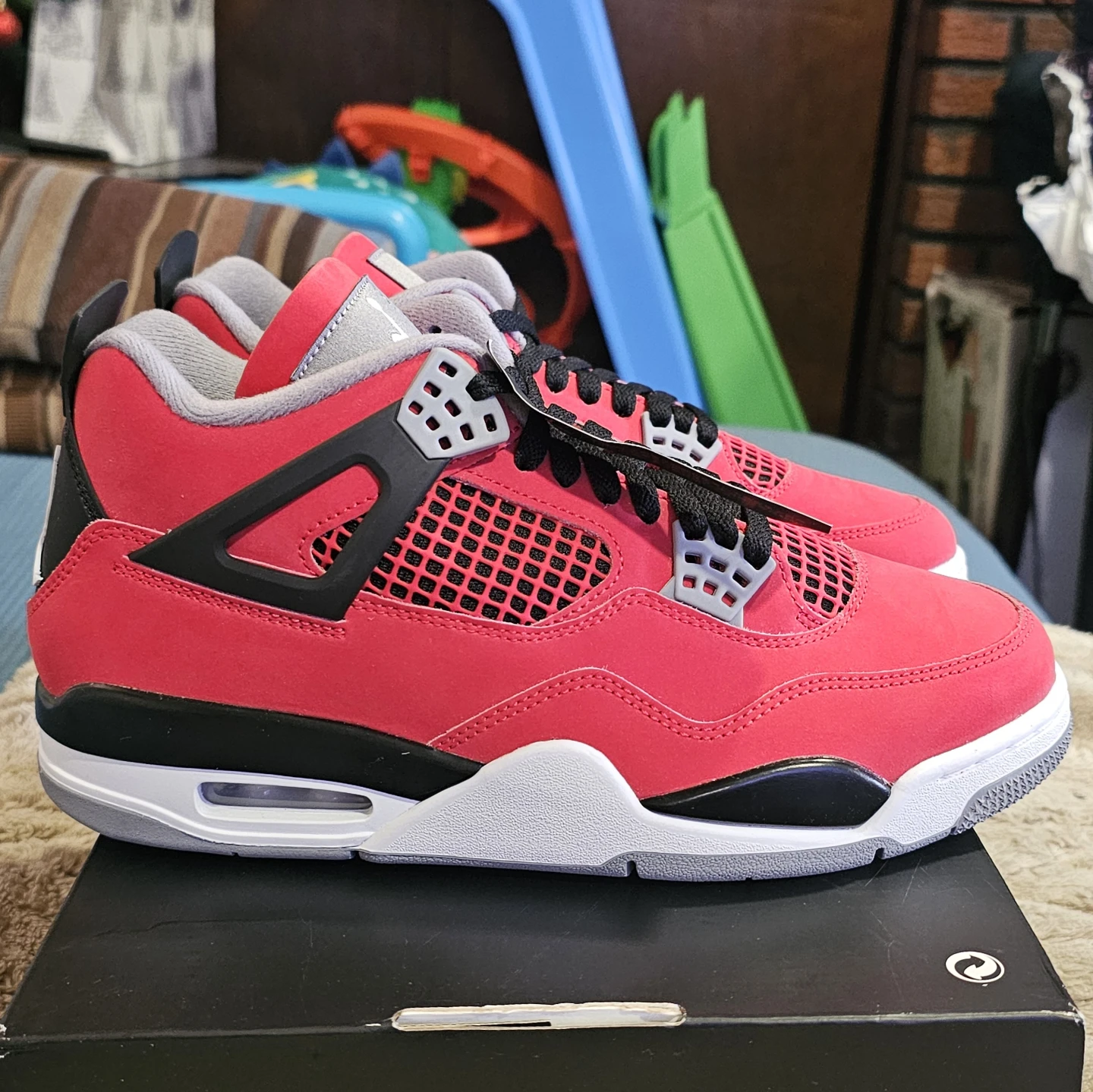 Brand New Jordan 4 Retro Toro Bravo (2026) - photo 5