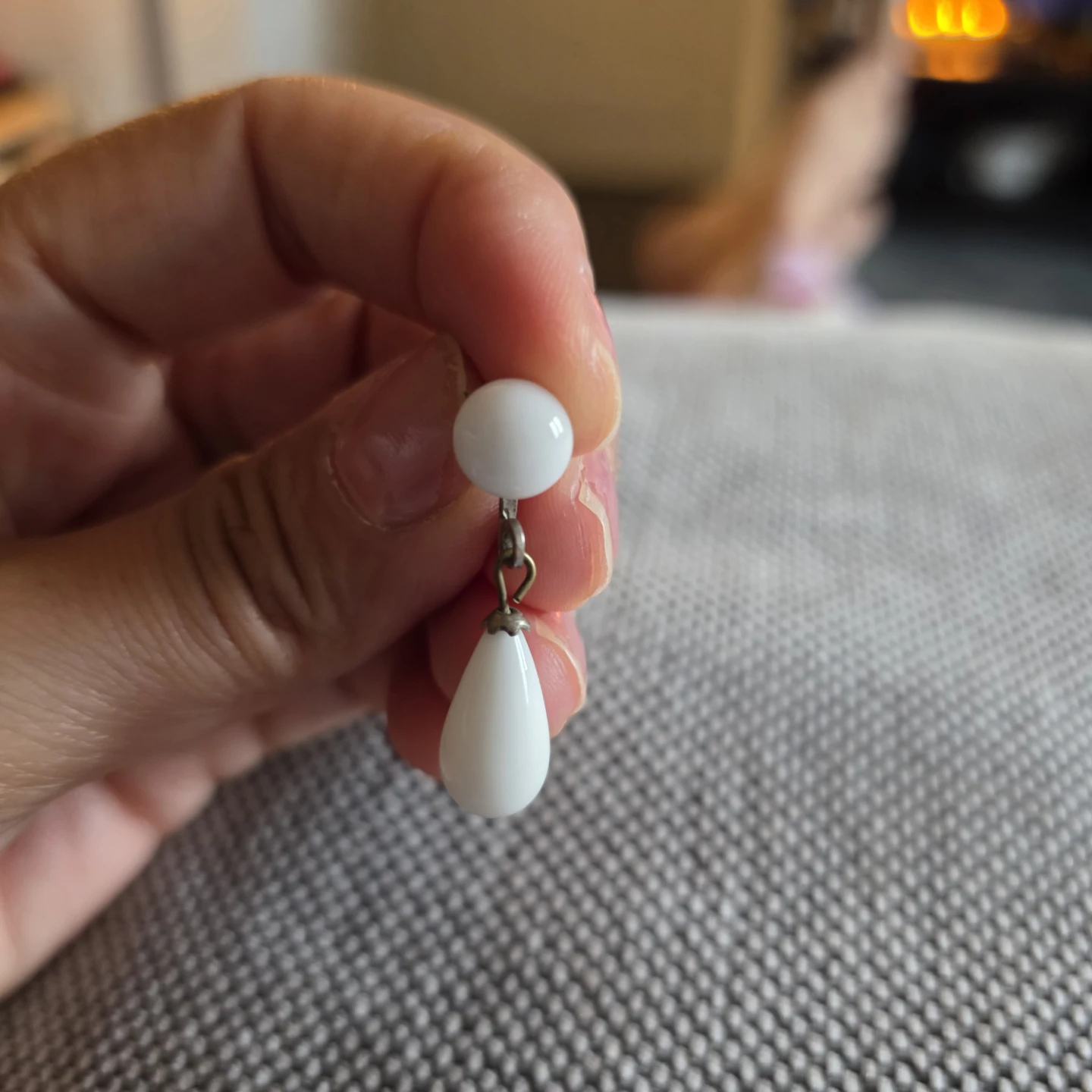 Vintage White Teardrop Screw-Back Earrings - photo 4