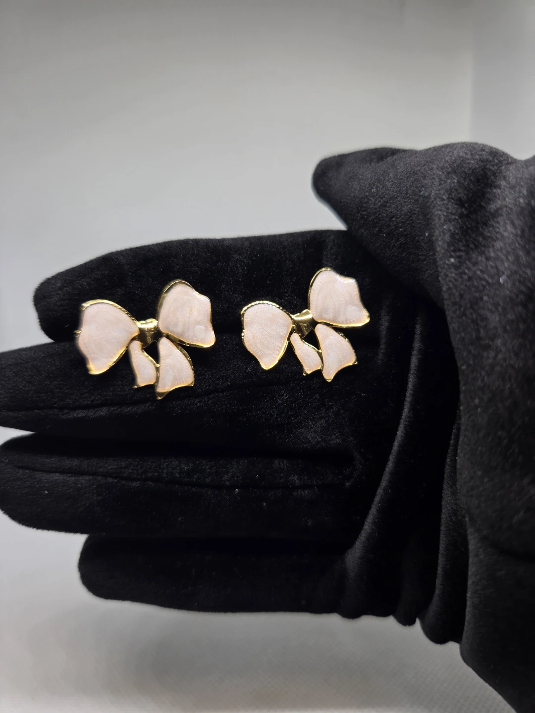 Creamy Color Bow Earrings - photo 2